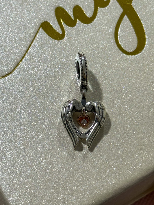 COLGANTE DE CORAZÓN CON ALAS
