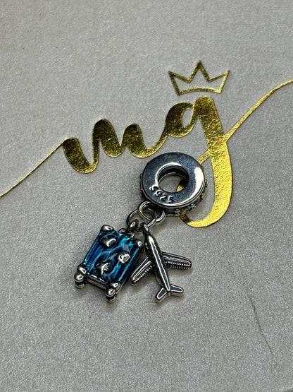 AVION Y MALETA AZUL